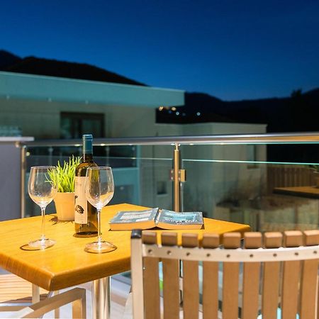 Mary'S Luxury Apartment Криси Амудия Екстериор снимка