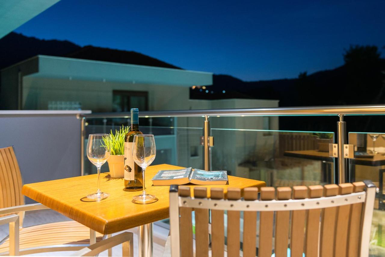 Mary'S Luxury Apartment Криси Амудия Екстериор снимка