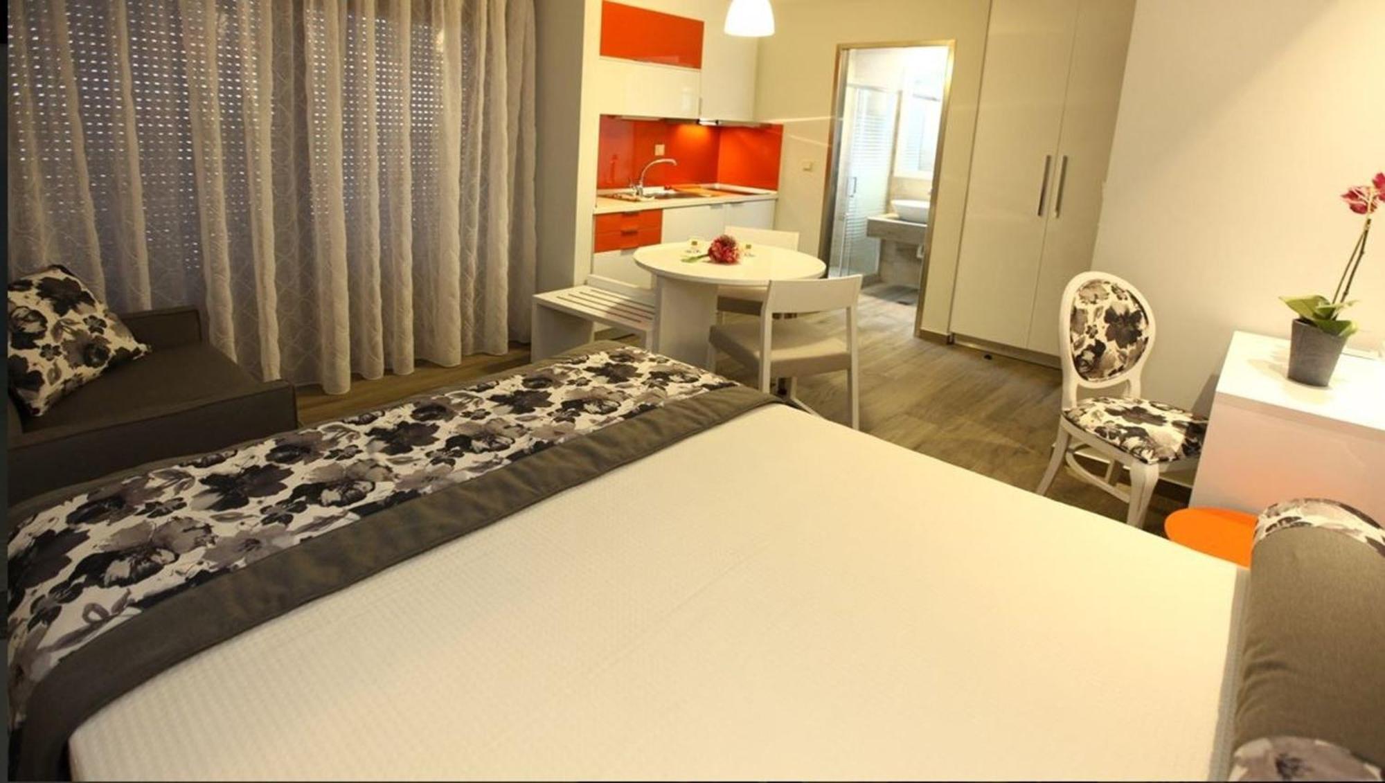 Mary'S Luxury Apartment Криси Амудия Екстериор снимка